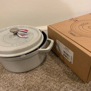 New Staub 4qt cocotte Dutch oven White truffle
